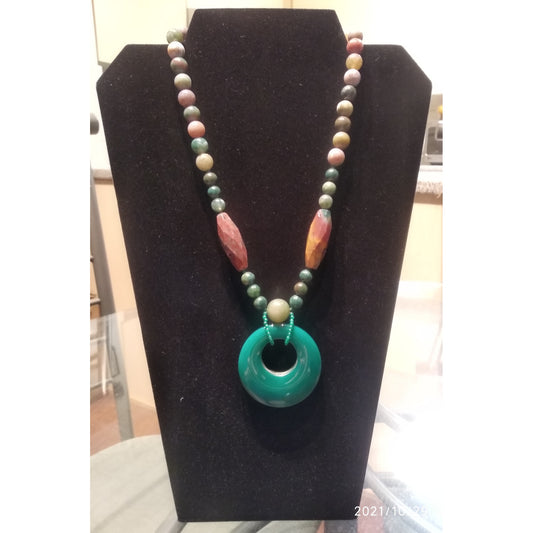 Semi-Precious Stones (Jade) Necklace with Pendant